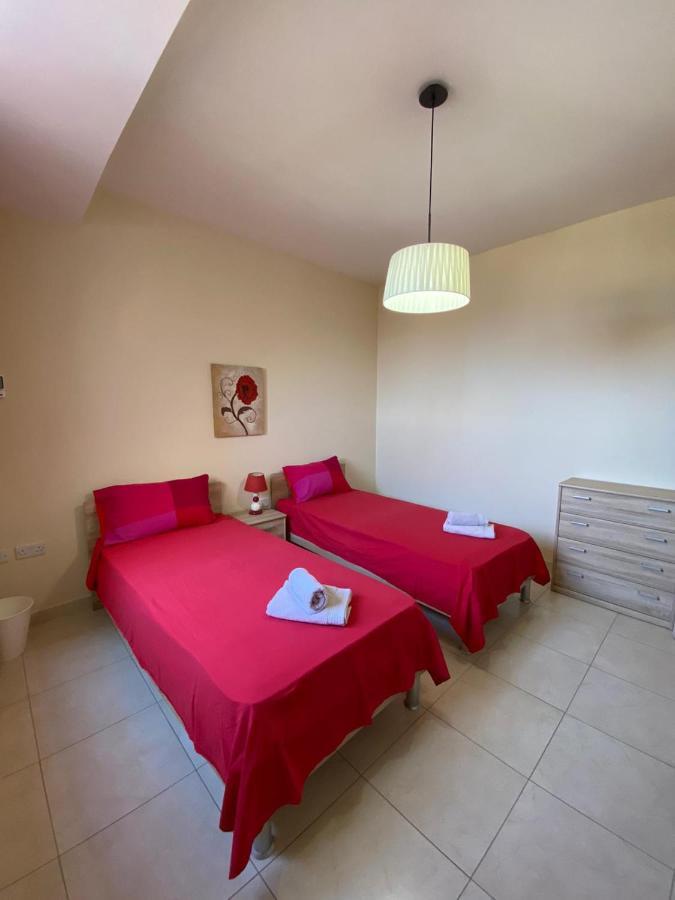 Newly Refurbished Mellieha Central Apartment Exterior photo